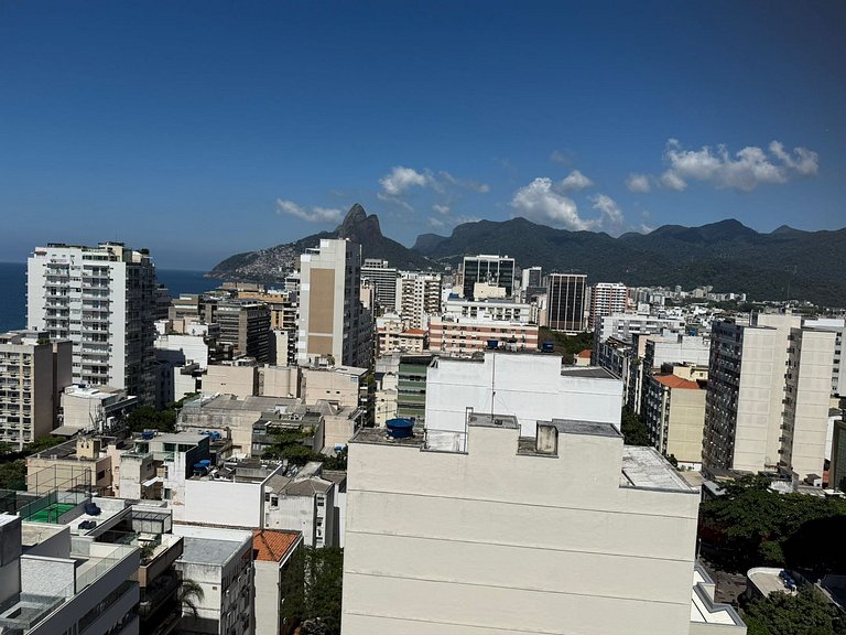 Two suites with stunning views of Ipanema