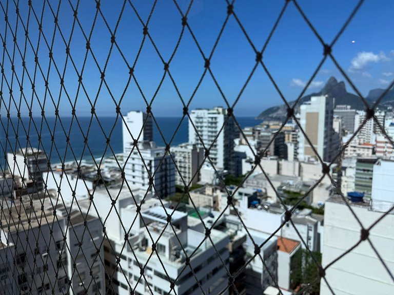 Two suites with stunning views of Ipanema