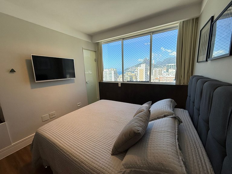 Two suites with stunning views of Ipanema