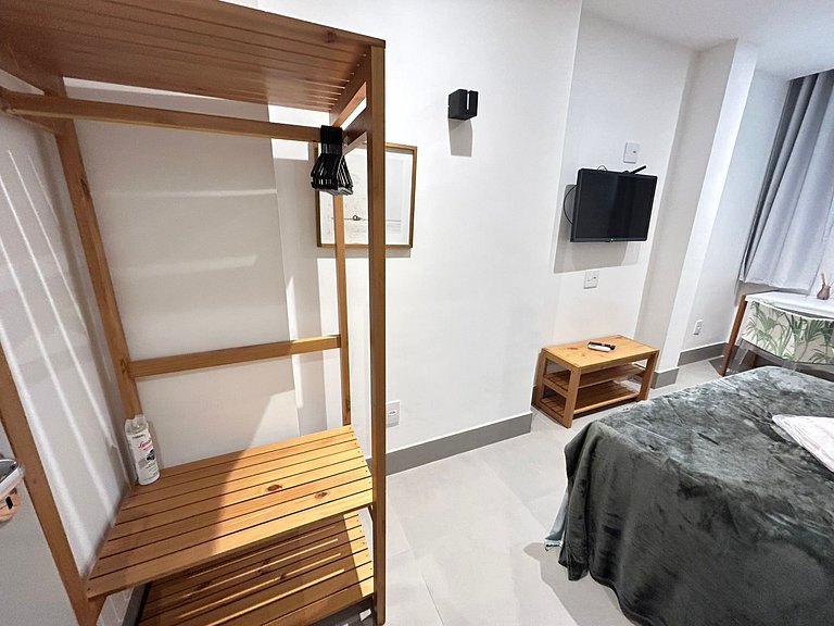 Arpoador, 2 suítes, a 20 metros da praia