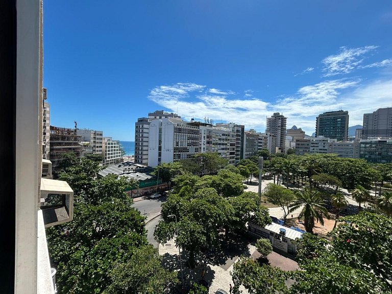 Três suítes há poucos passos da praia